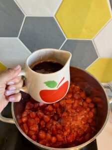 A lé egy részét leszedem szörpnek (Fotó: Kalas Györgyi)